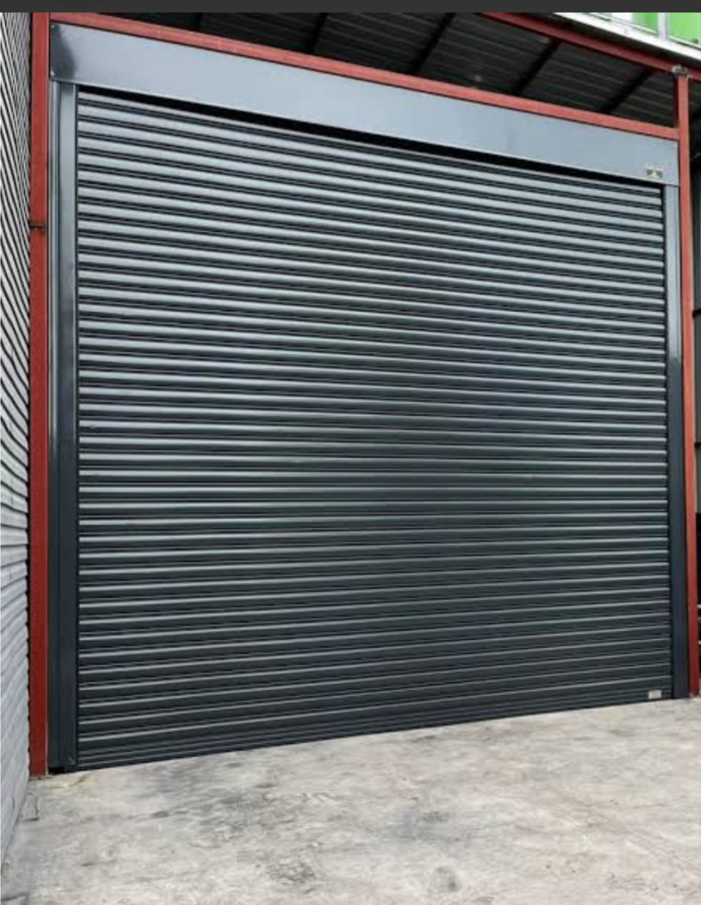 Bakım takibi yapılabilecek antrasit metal kepenk uygulaması